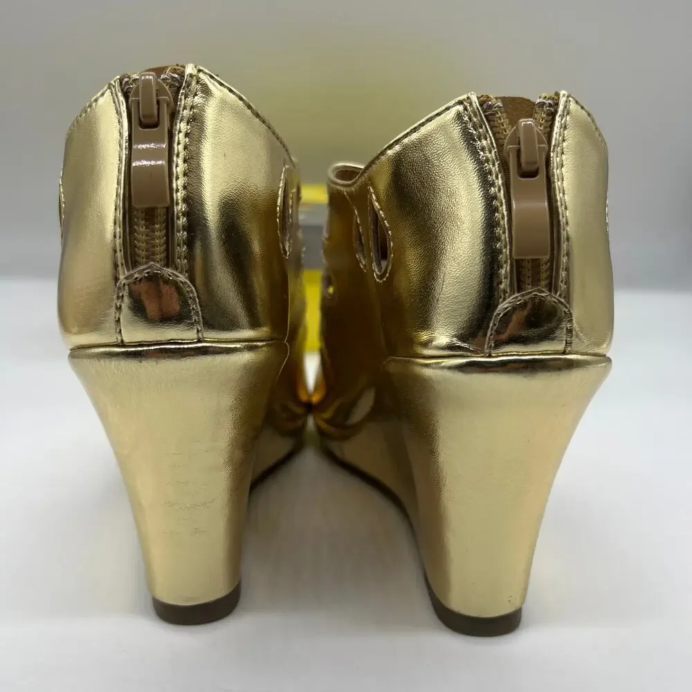 Forever Gold Wedge Sandals Women's Size 8 Shoes Back Zipper